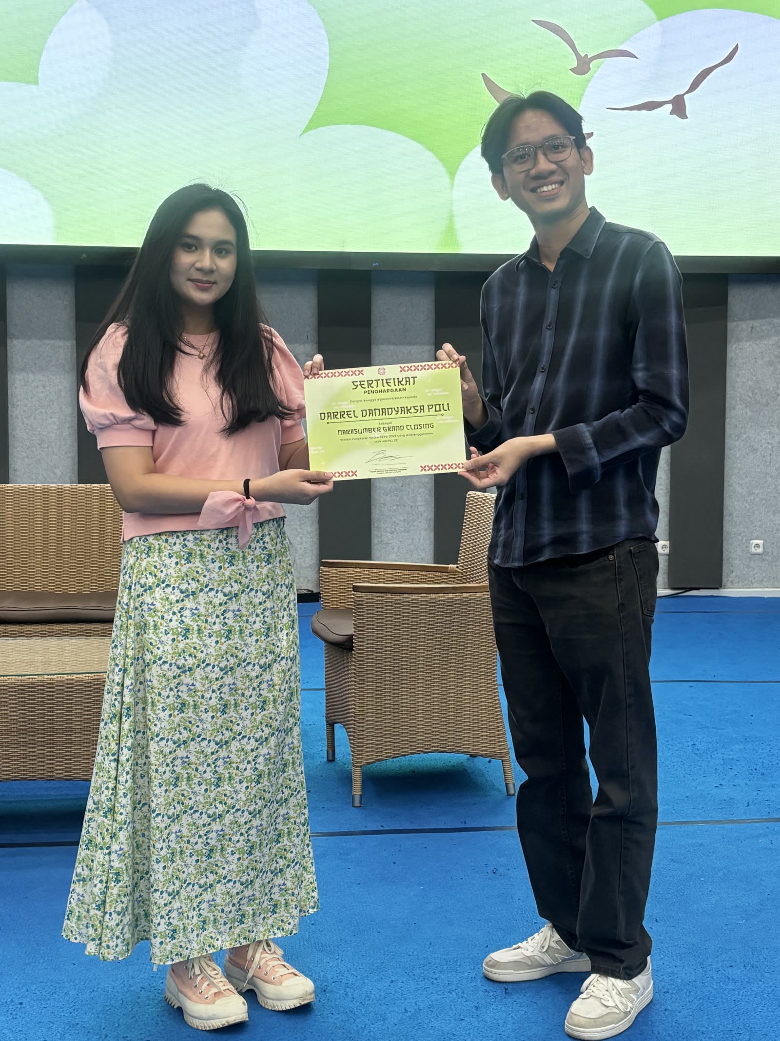 Receiving the narasumber certificate for the Grand Closing session.
